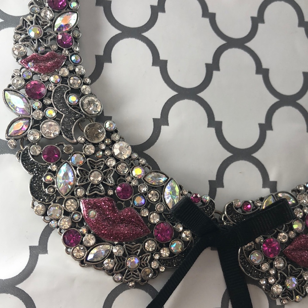 Betsey Johnson early 2000’s collar necklace